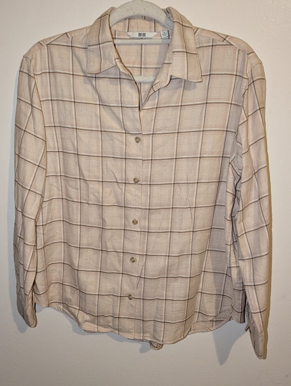 Uniqlo Beige Plaid Casual Button-Down Shirt Size M